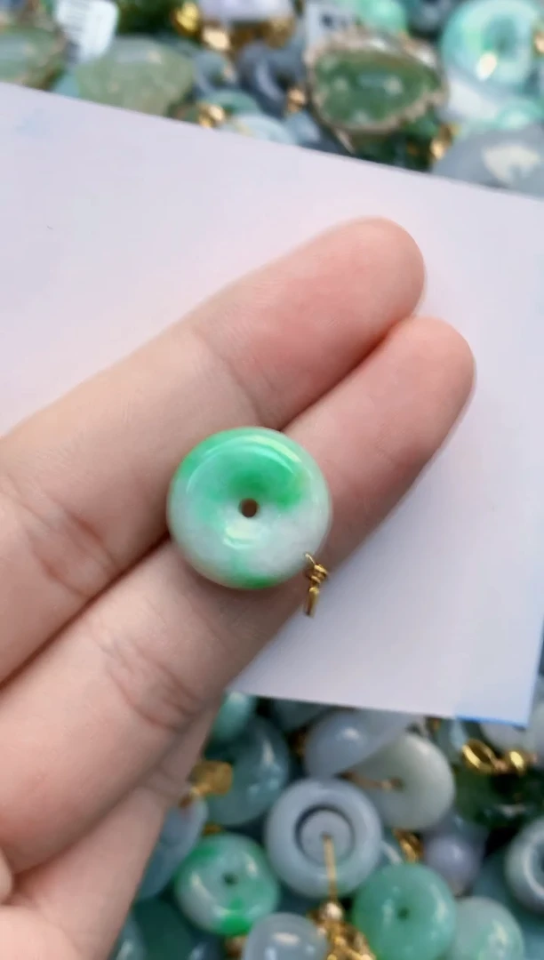 翡翠未镶嵌吊坠(不含链)1