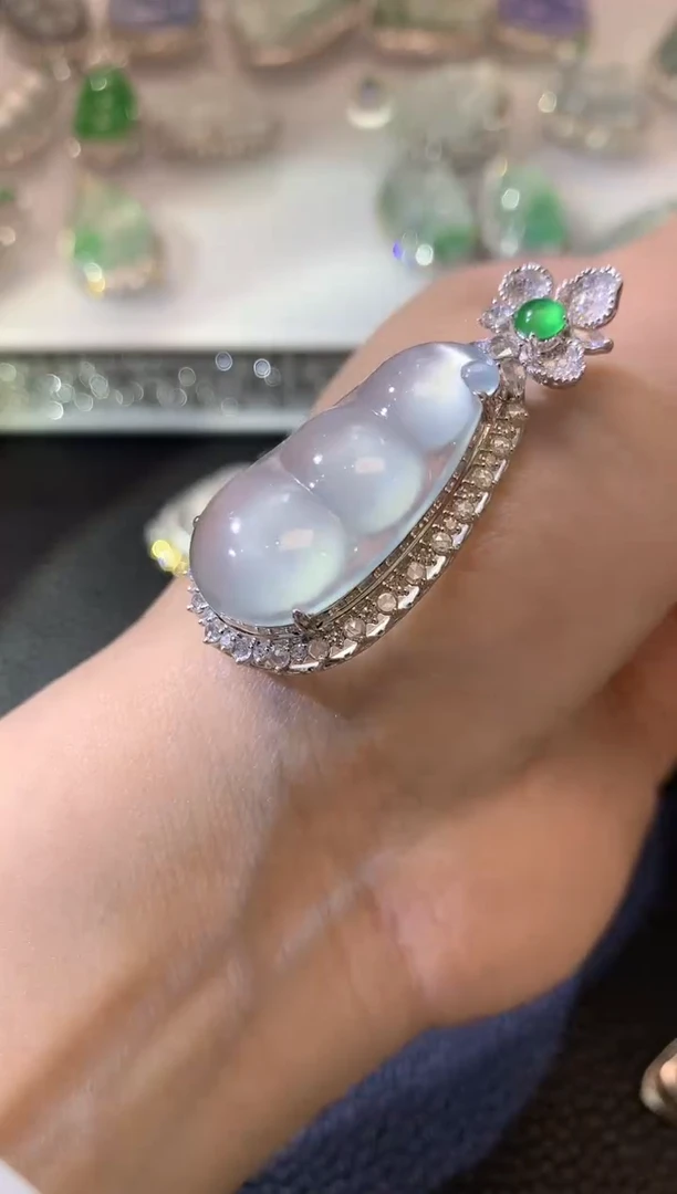 【闪购商品】翡翠吊坠(不含链)18K金镶嵌B39