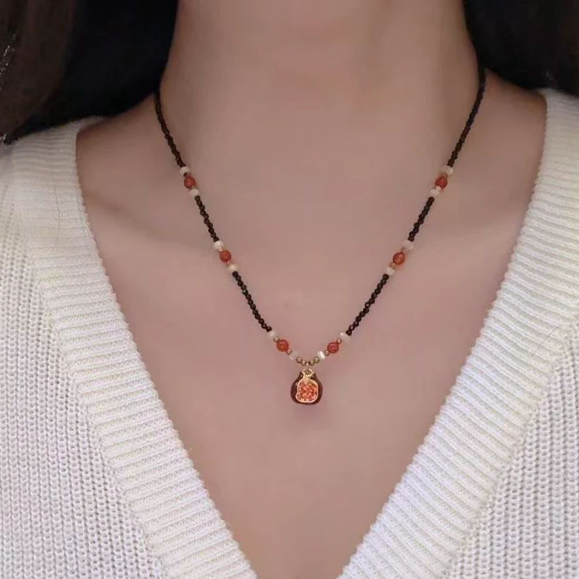 钨合金树脂吊坠 有福石榴女项链手工串珠锁骨链双层叠戴轻奢配饰