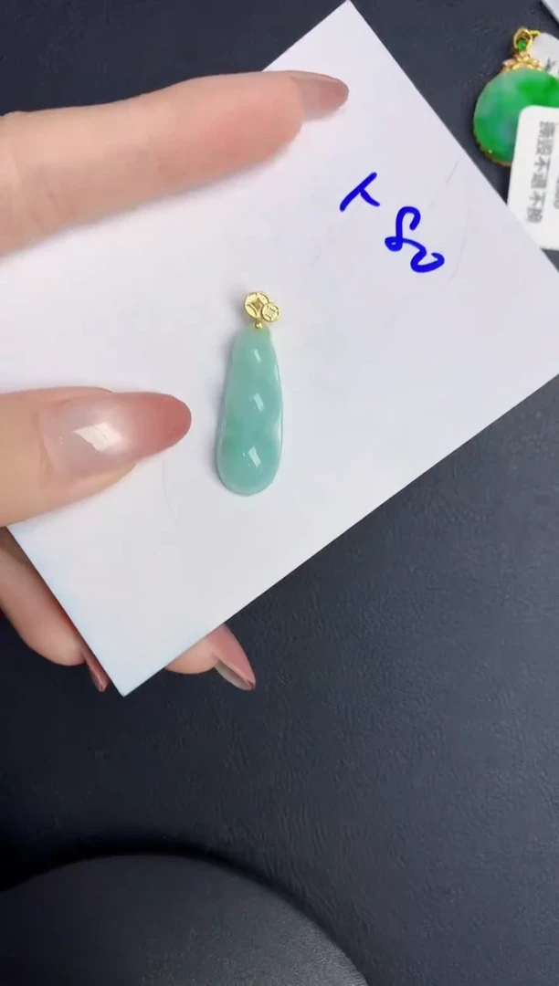 翡翠未镶嵌颈饰缅甸天然翡翠A货