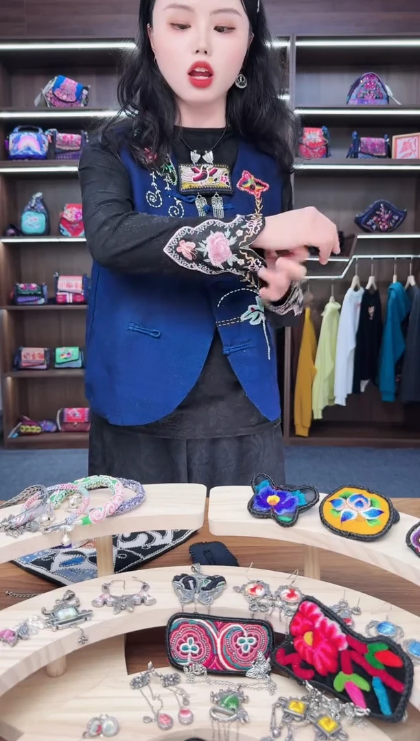 织绣A158蒙阿苏苗绣传承店