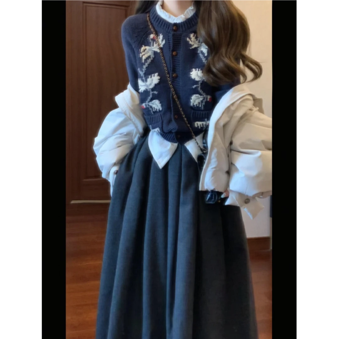 2025冬季新款日系复古开衫休闲圆领绣花外套加厚棉服配半身裙套装