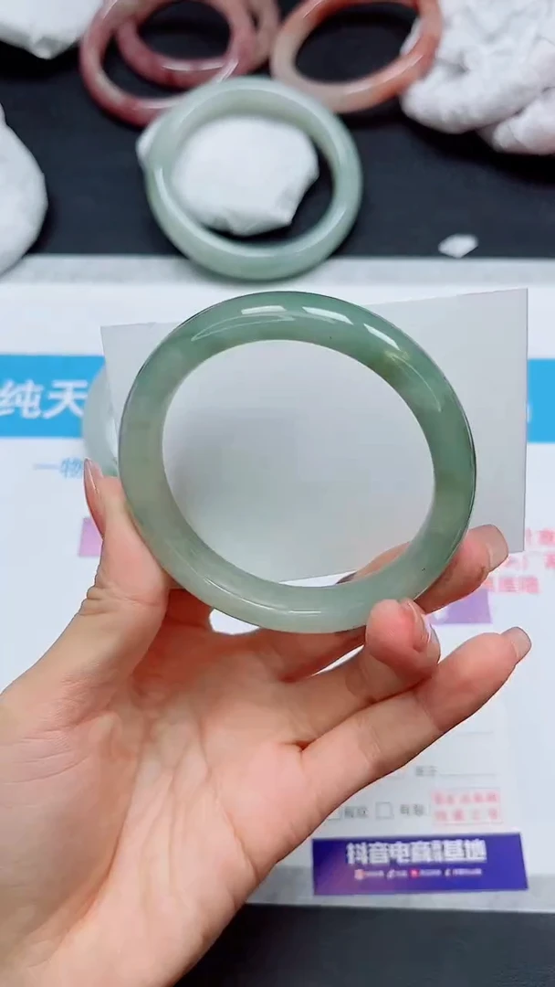 【闪购商品】石英质玉手镯未镶嵌156