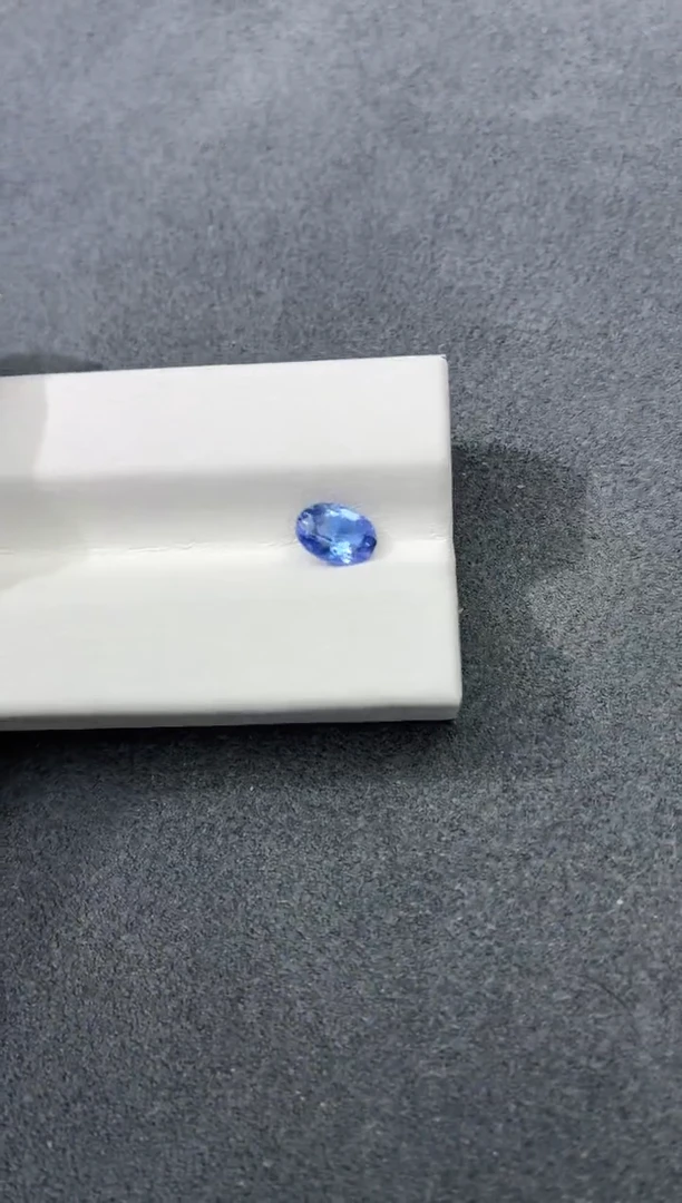 未镶嵌裸石坦桑石保0.67CT