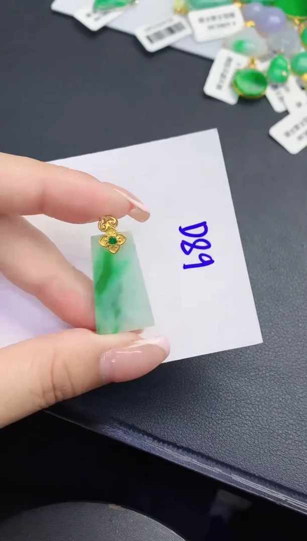 翡翠未镶嵌颈饰缅甸天然翡翠A货