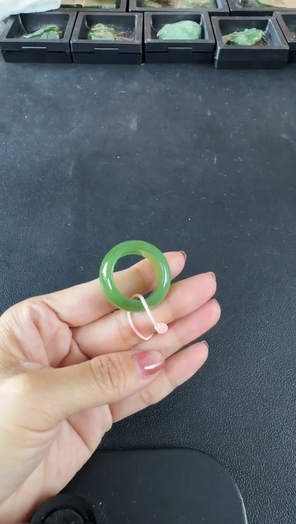 颈饰未镶嵌和田玉（碧玉）戒圈约20MM