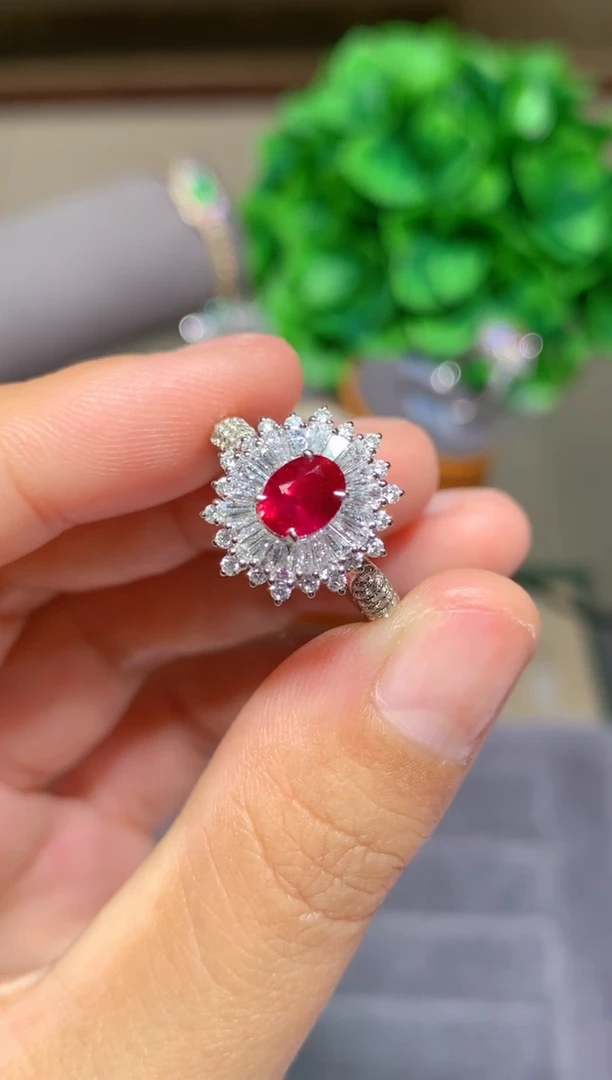 18K金镶嵌戒指红宝石1.04CT