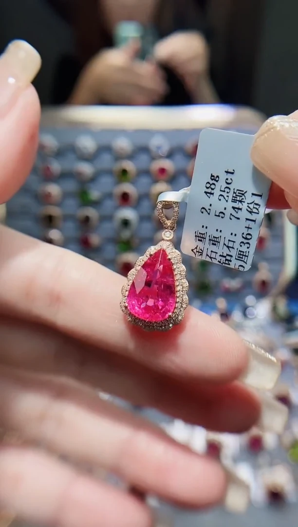 18K金镶嵌颈饰碧玺5.25.