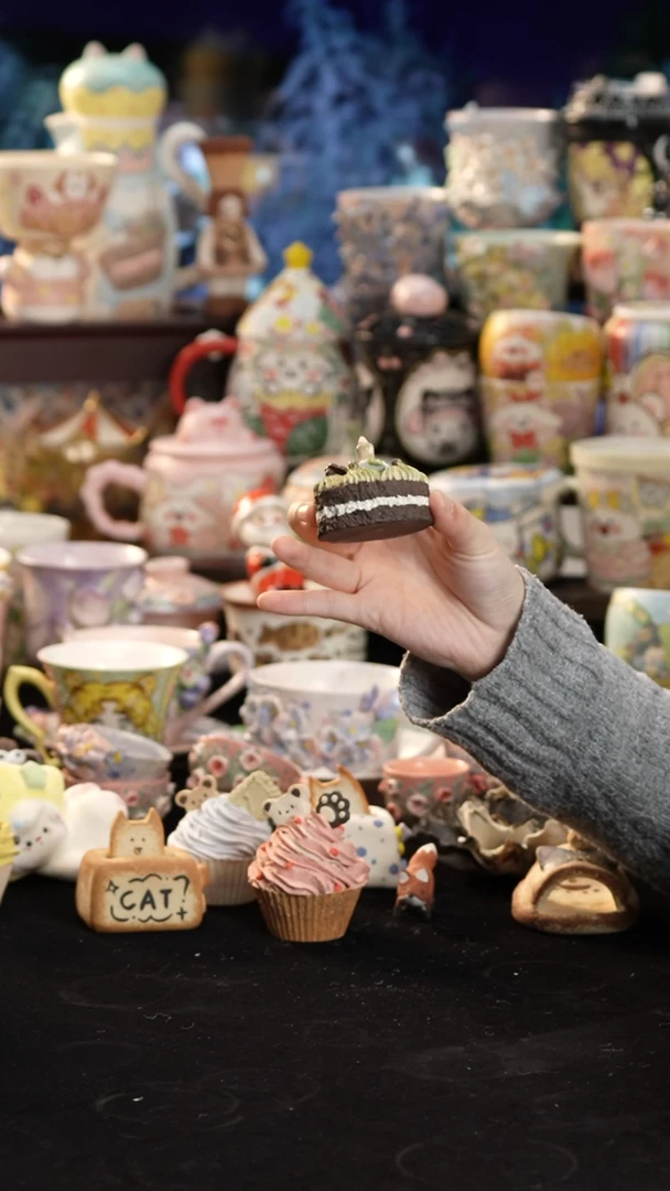 摆件陶景德镇釉下彩手绘设计师款陶瓷