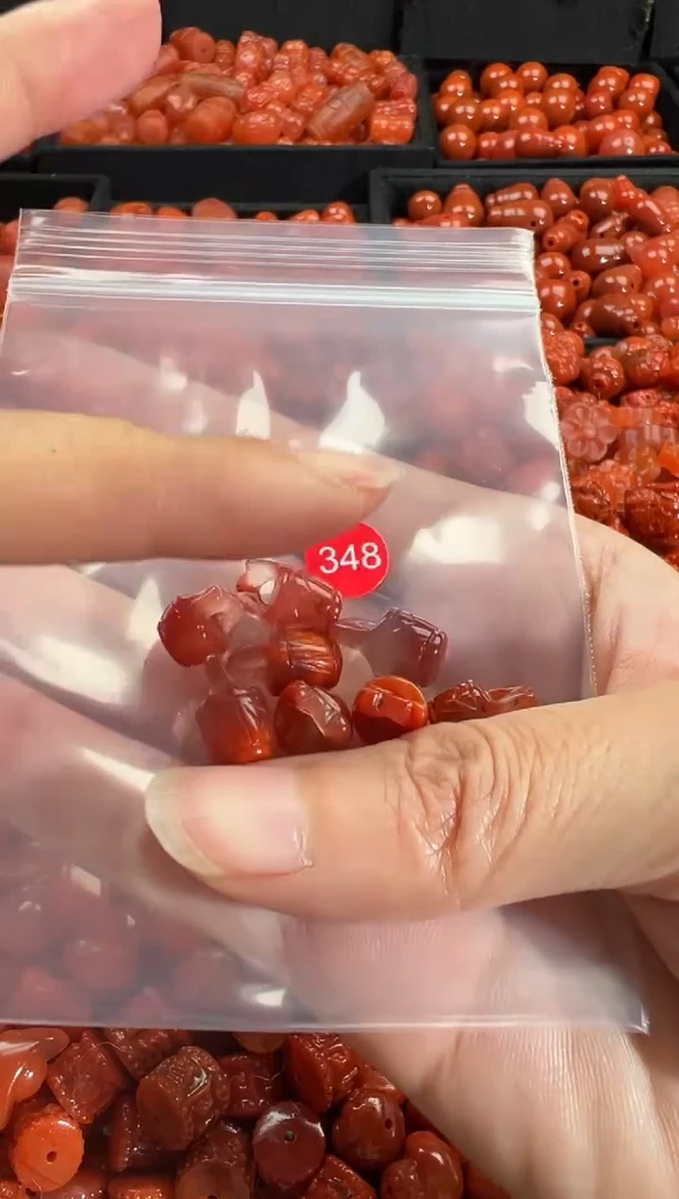 颈饰未镶嵌南红玛瑙1