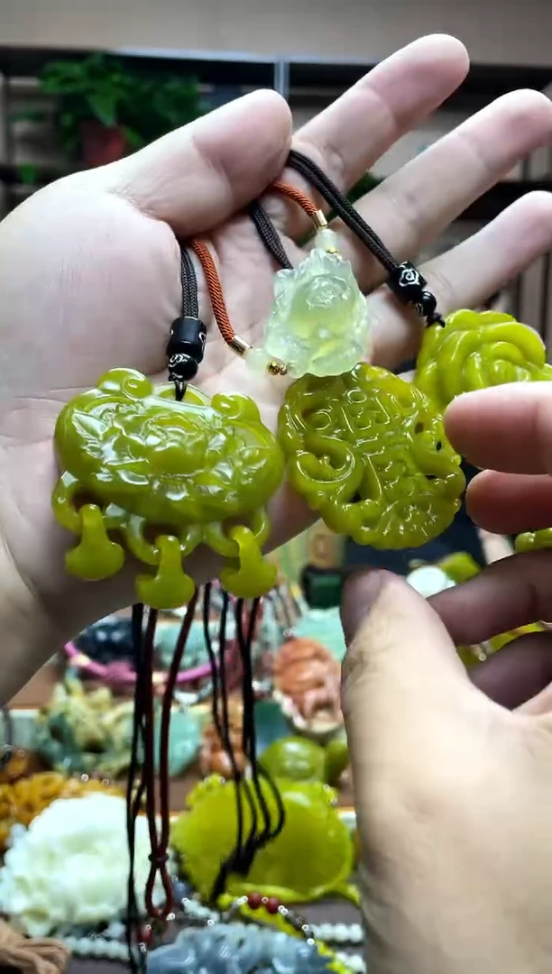 未镶嵌岫玉吊坠·