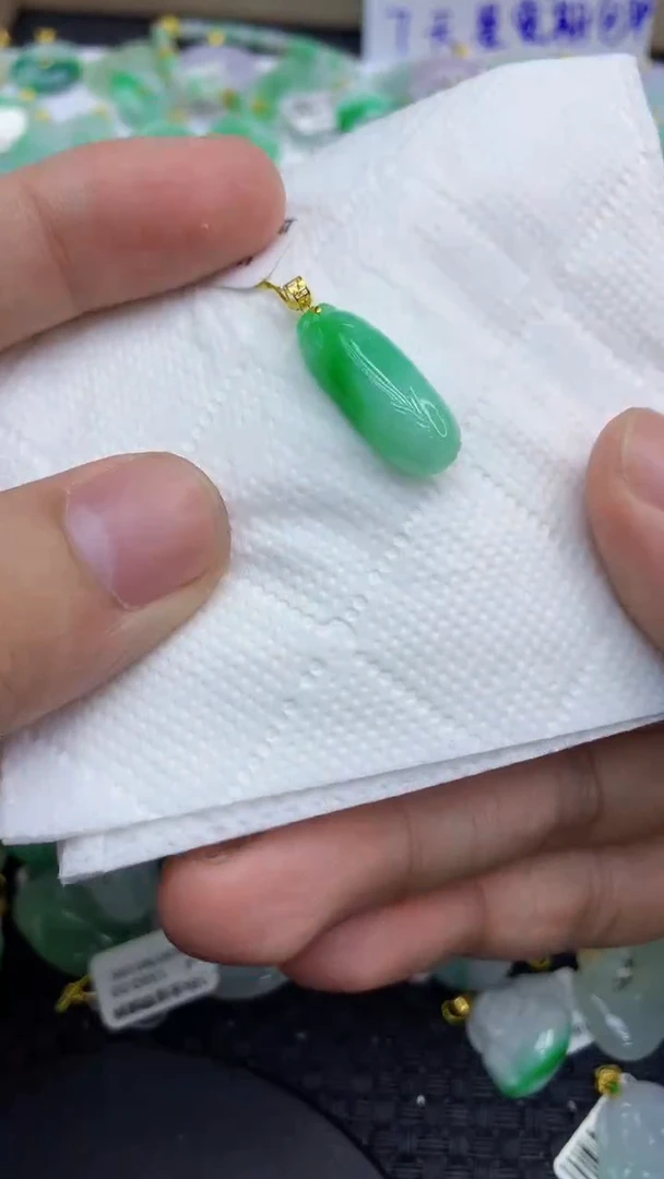 颈饰18K金镶嵌翡翠天然缅甸A货翡翠