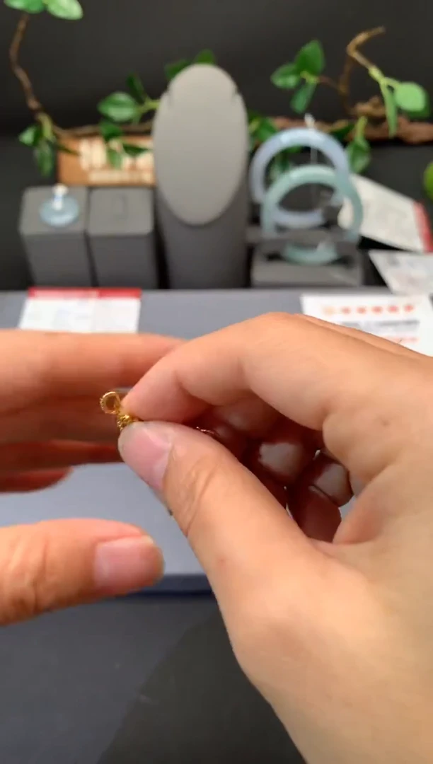 颈饰18K金镶嵌翡翠丫*姐姐250911002