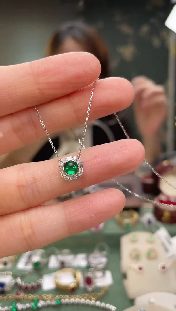 18K金镶嵌颈饰祖母绿阿富汗主石：0.31ct