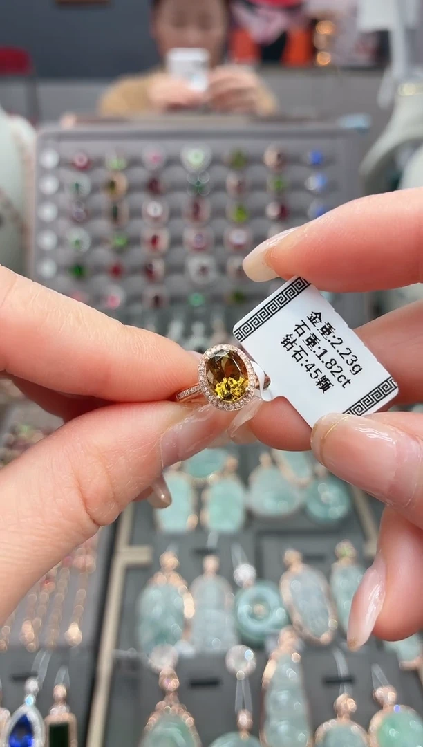 18K金镶嵌戒指碧玺1.82