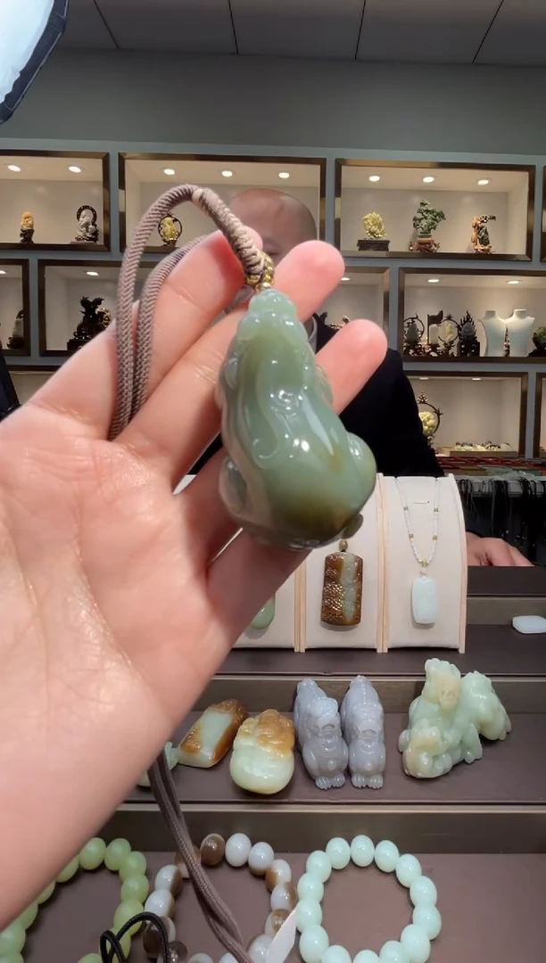 颈饰未镶嵌和田玉苏