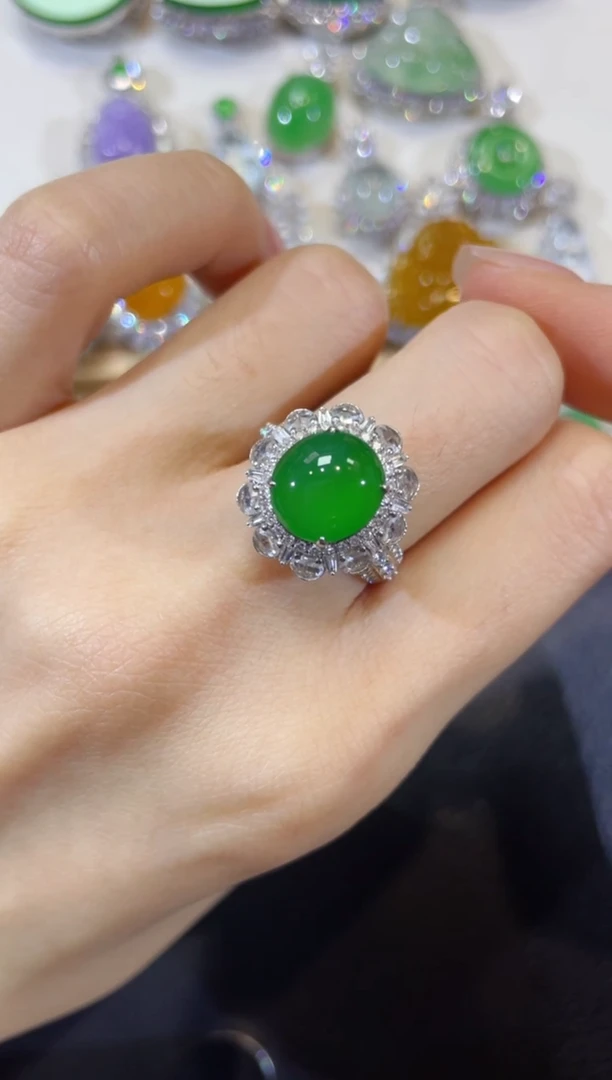 颈饰18K金镶嵌翡翠团购22