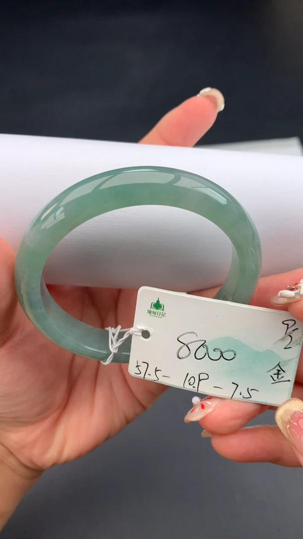 【闪购商品】翡翠手镯未镶嵌 #情人节#送礼，下单联系客服核对地址~