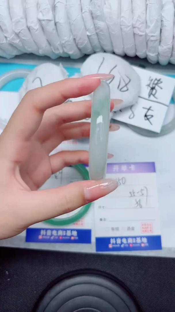 石英质玉手镯未镶嵌150-56