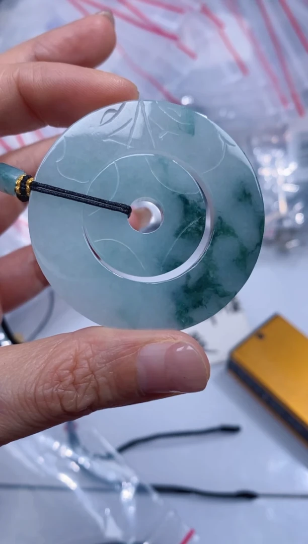 颈饰未镶嵌翡翠吊坠