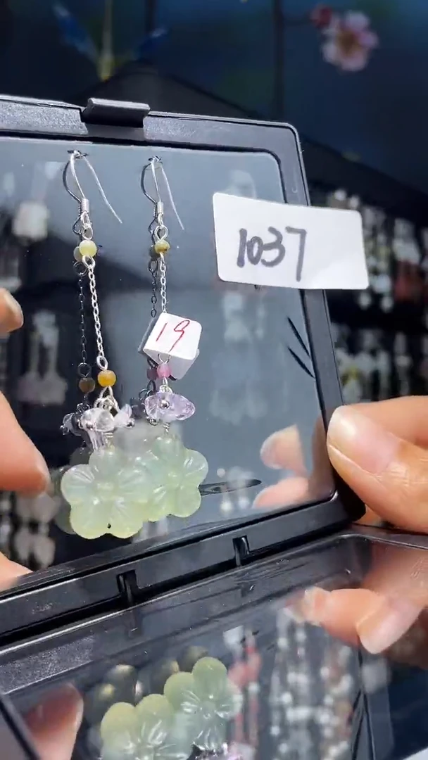 未镶嵌岫玉耳饰喜欢拍