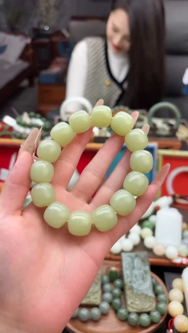 未镶嵌手串和田玉董小姐推荐 多样性发货 拍一发一hk16