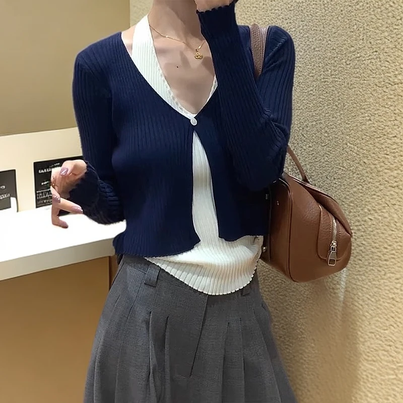 早春新款设计感小众撞色假两件挂脖短款上衣女内搭打底衫针织毛衣