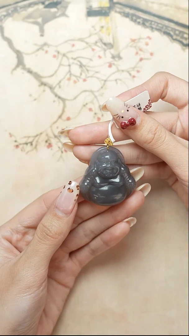 颈饰18K金镶嵌和田玉佛