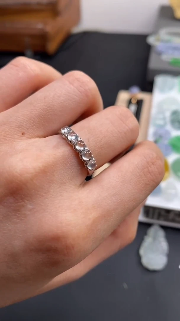 翡翠戒指18K金镶嵌冰刚蛋戒指