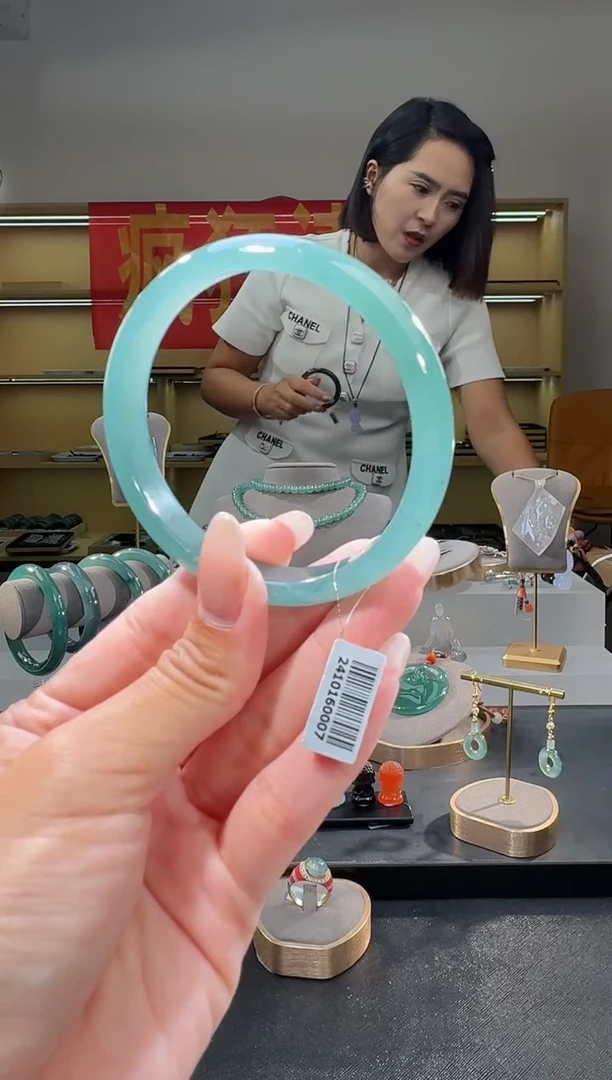 翡翠手镯未镶嵌59.6圈