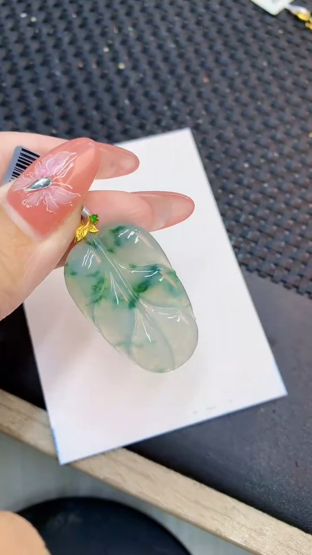 颈饰18K金镶嵌翡翠1