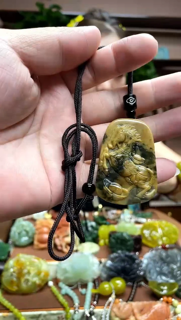 未镶嵌岫玉吊坠·