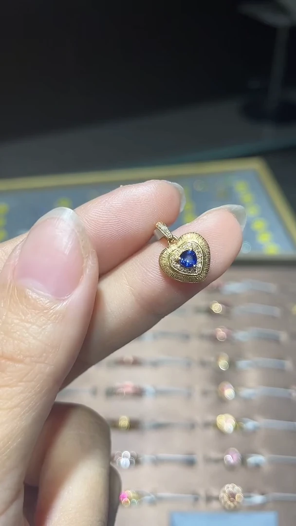 吊坠(不含链)蓝宝石18K金镶嵌1