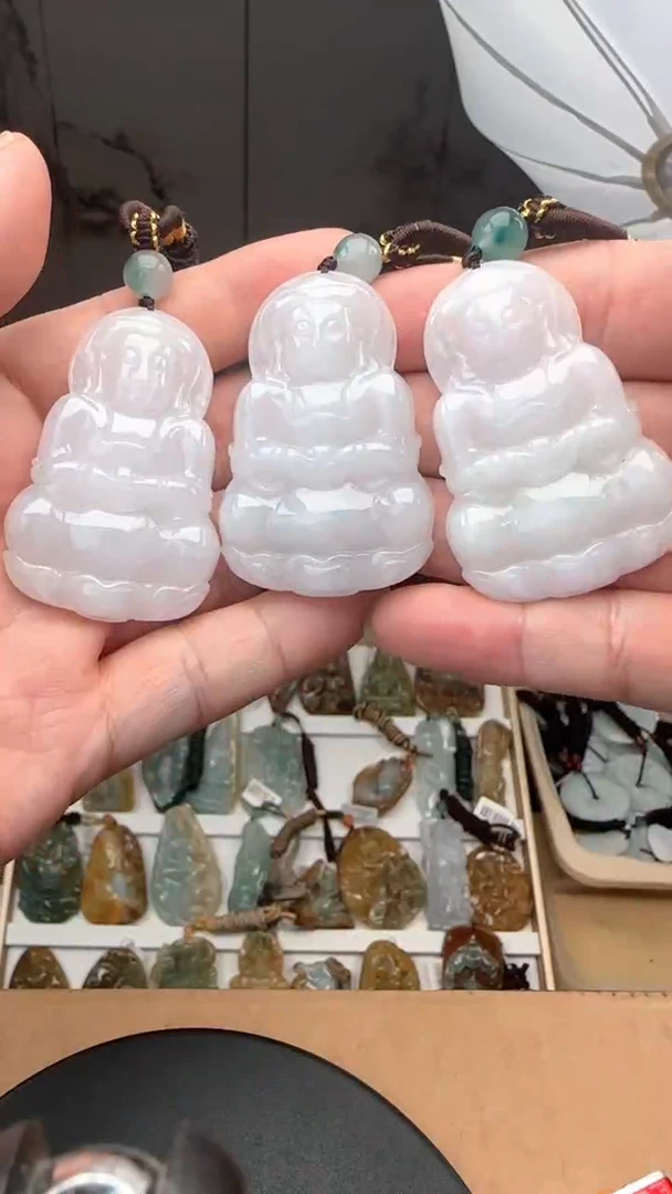 颈饰未镶嵌翡翠天然翡翠多样性发其一（观音）