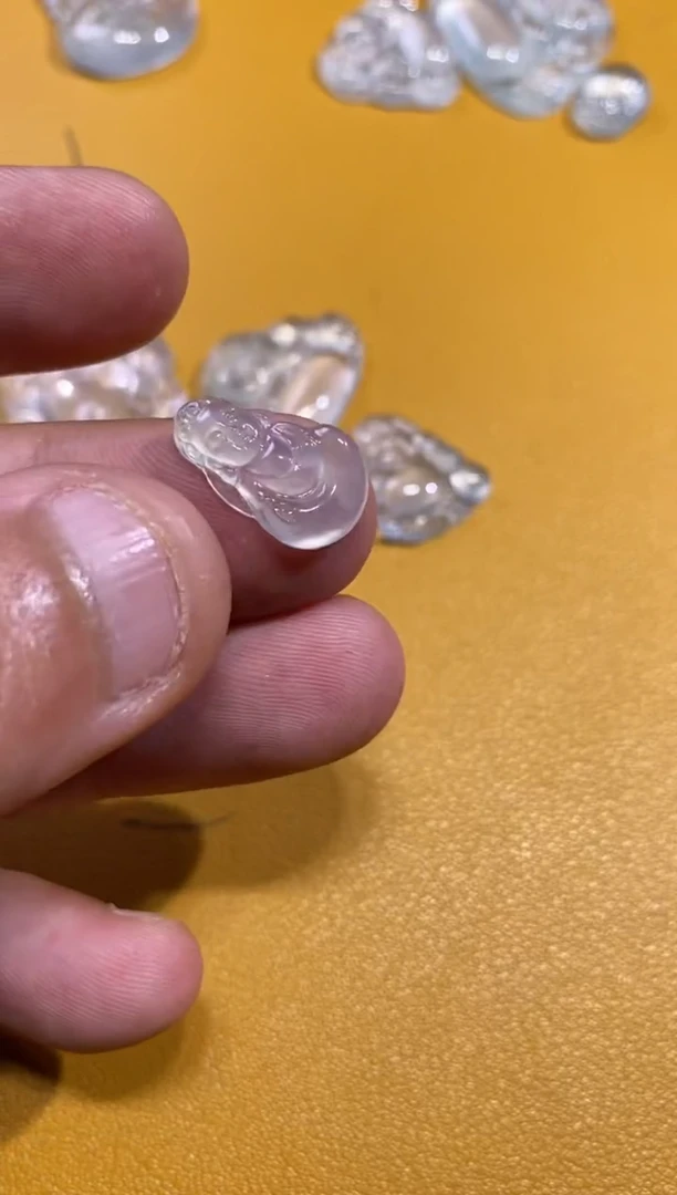 翡翠未镶嵌颈饰宝宝观音380