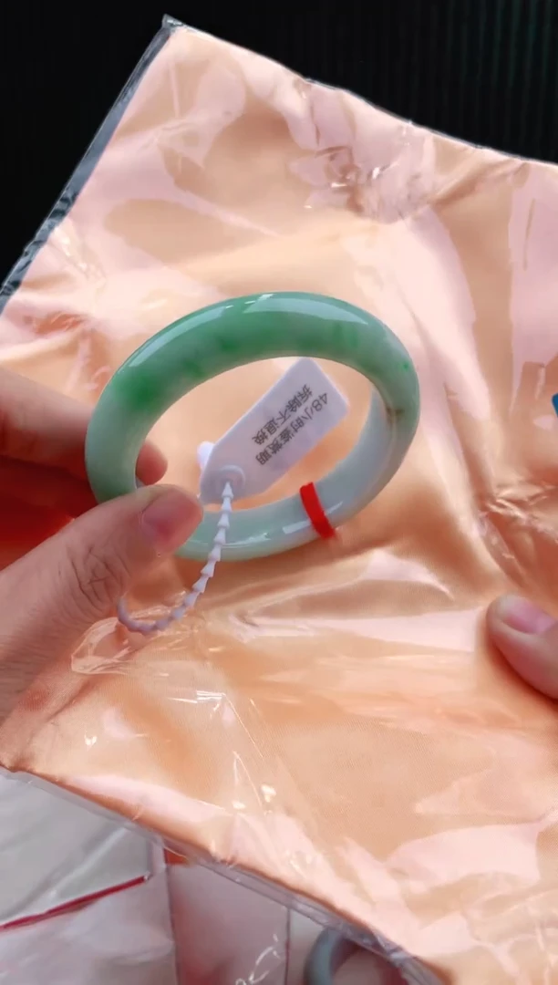 未镶嵌手镯翡翠52+