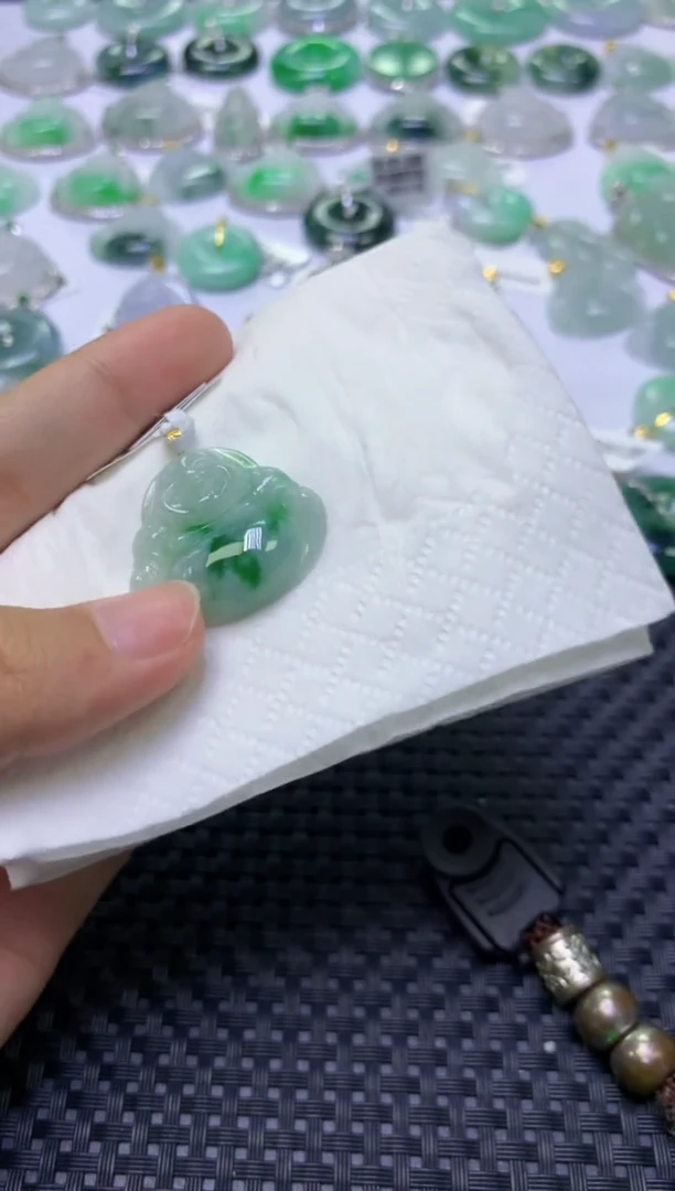翡翠18K金镶嵌颈饰天然缅甸A货翡翠