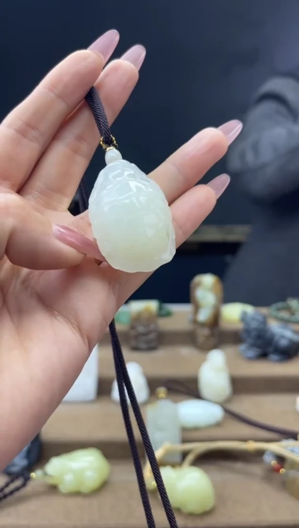 颈饰未镶嵌和田玉1
