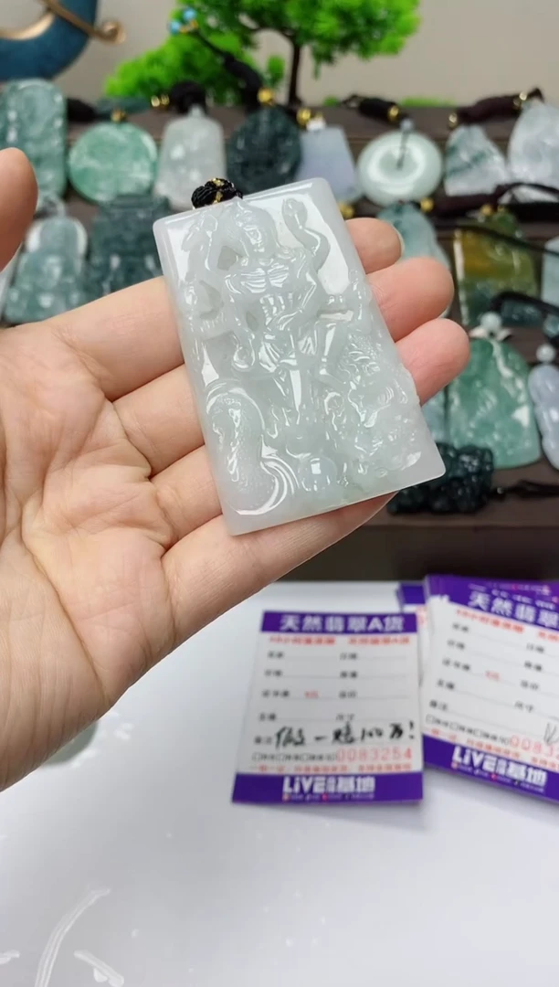 翡翠未镶嵌颈饰