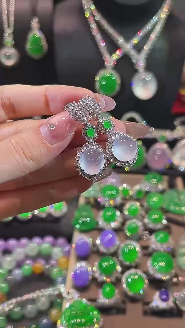 18K金镶嵌翡翠耳饰耳坠