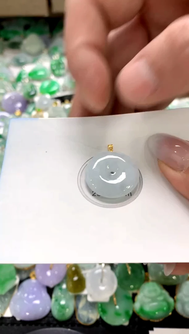 颈饰18K金镶嵌翡翠1111111111111111