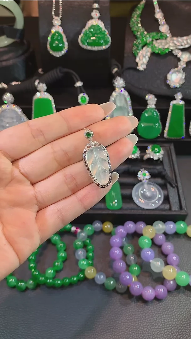 吊坠(不含链)18K金镶嵌翡翠吊坠