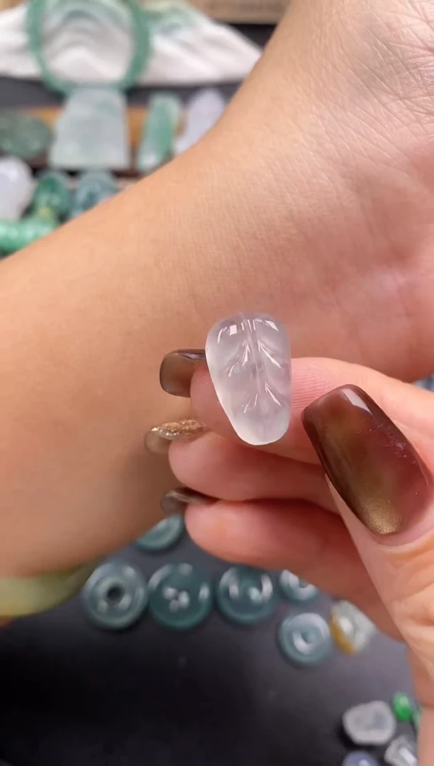 颈饰未镶嵌翡翠叶子