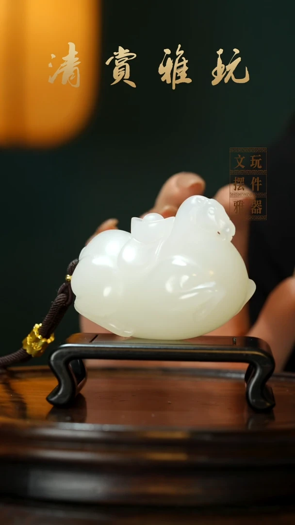 玉《马上有钱》手把件摆件