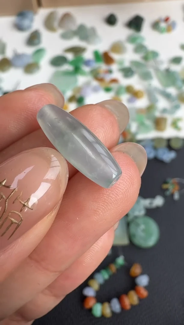 未镶嵌定制翡翠17.7*5.9枣珠680+68