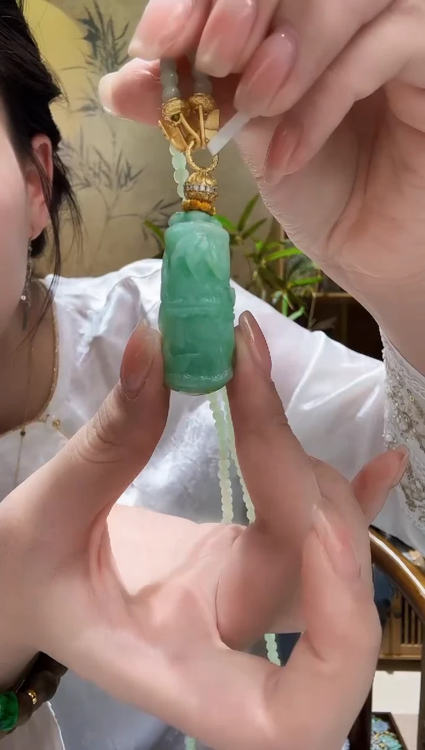 颈饰未镶嵌翡翠吊坠