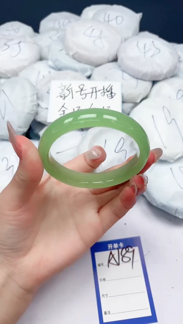 未镶嵌手镯石英质玉A189/62