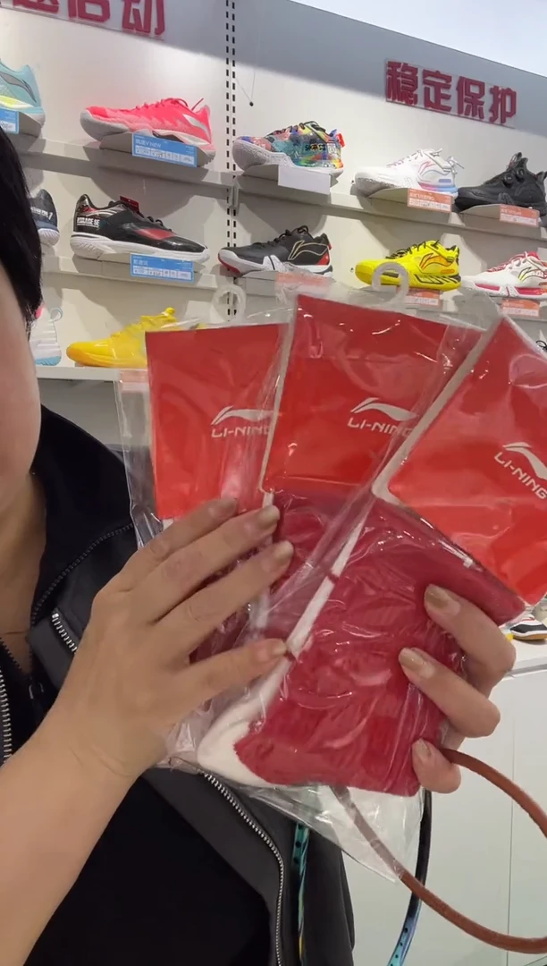 清仓款运动服球鞋配件不退换   三双