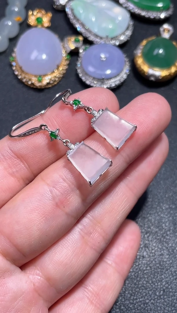 18K金镶嵌翡翠耳饰15.......