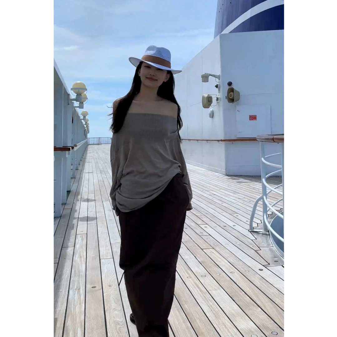 灰色一字肩毛衣女春秋慵懒风露肩长袖2025新款针织衫半身裙套装